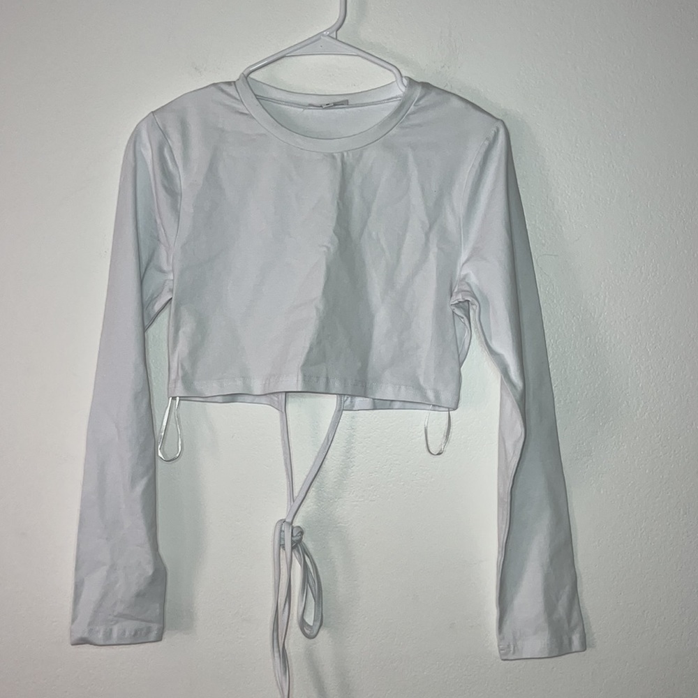Superdown Revolve White Longsleeve Cropped Tshirt size M